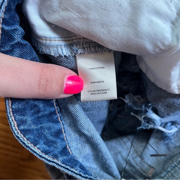 Tgla distressed jean shorts size 26 - Picture 3 of 4